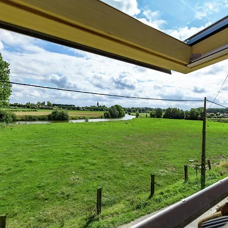 Large Overlooking The Sunny Courtyard With Fountain Casa vacanze *