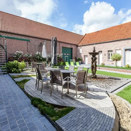 Casa vacanze Large Overlooking The Sunny Courtyard With Fountain *